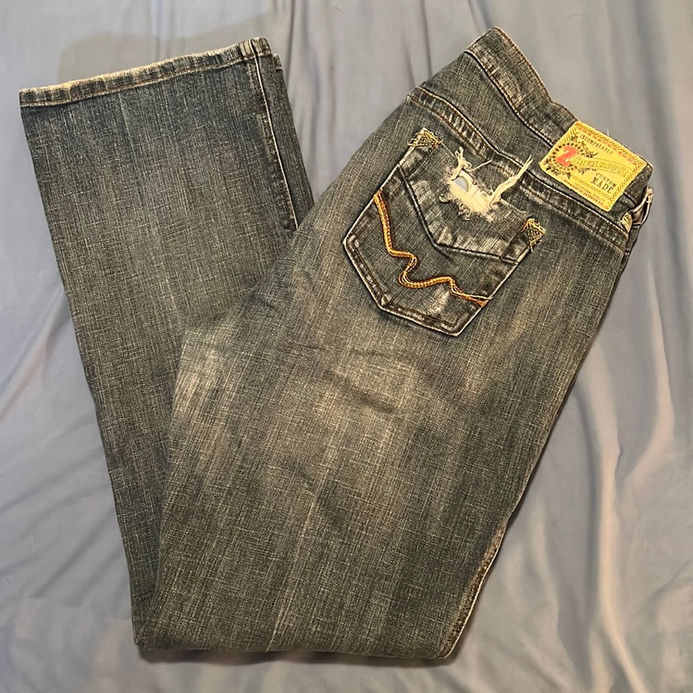 Loved these jeans, sad to part with them. They are your classic 90’s denim.